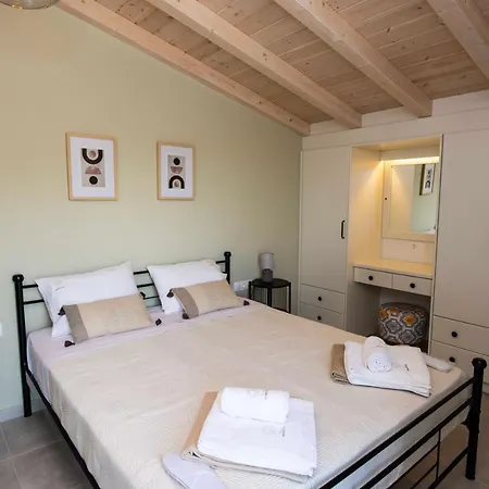 Martha Corfu * Peritheia