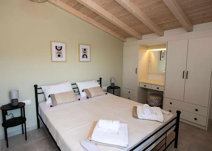 Martha Corfu * Peritheia